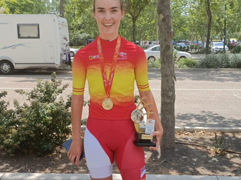 Laura sola trofeo 800x600