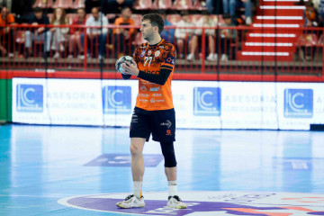 Fotografía en la que aparece Nicolai Colunga (Firma  BM Torrelavega)